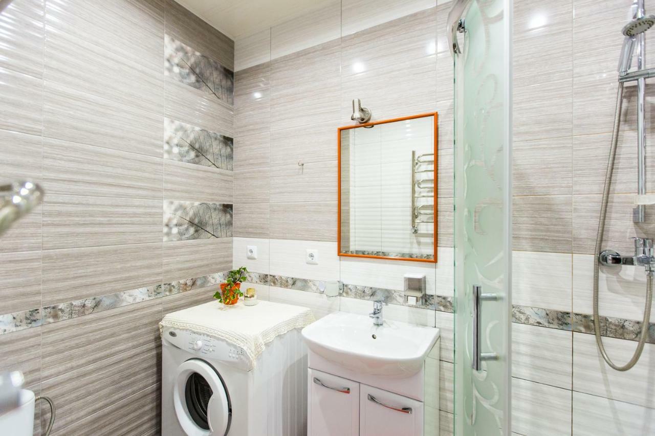 Modern 2Br Apartment In Central 利沃夫 外观 照片